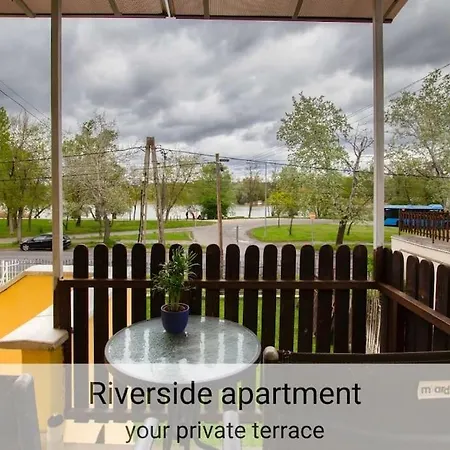 Dunaparty Lak Riverside & Pet Friendly *
